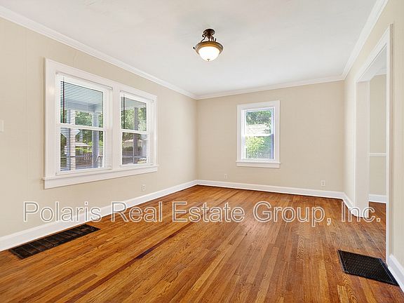 5th image of 717 E 60th St