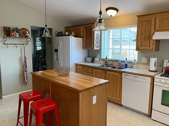 Kitchen / Island