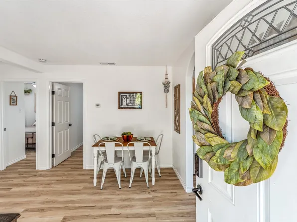 2417 Elk Trl, Granbury, TX 76048