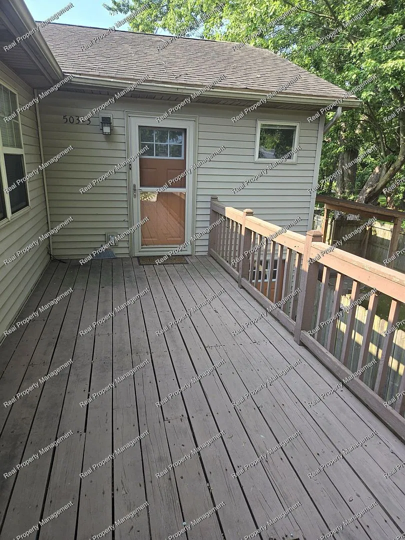 Spacious 2nd Floor 2 Bedroom Apartment — Photo 1