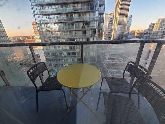 5th image of 38 Grenville St #2609