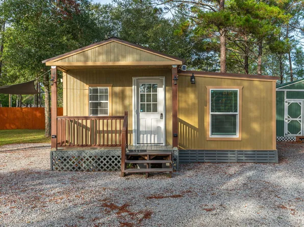 195 Passion Flower St, Defuniak Springs, FL 32433