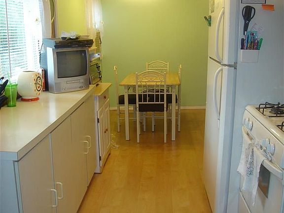 4th image of 213 Edgewater #213B
