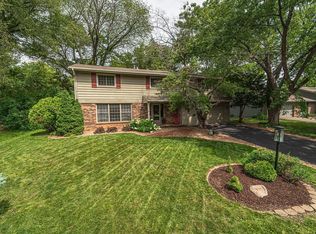 808 Thoreau Dr, Burnsville, MN 55337