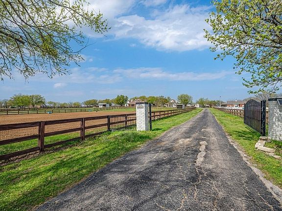 2nd image of 823 Frenchtown Rd