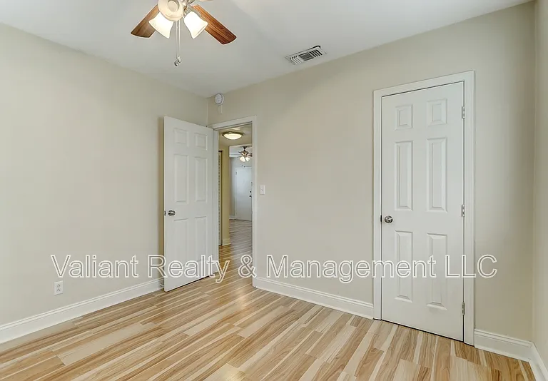 2358 Herschel St #3 — Photo 20