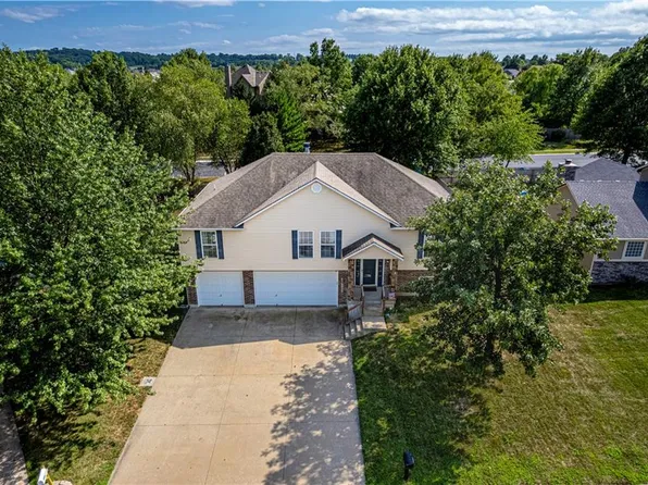 1203 SW 4th St, Oak Grove, MO 64075