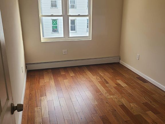 5th image of 1032 E 233rd St Floor 2