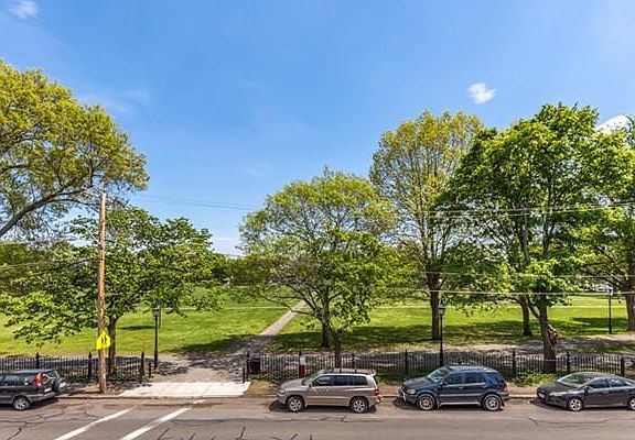 3rd image of 31 Washington Sq Unit 3