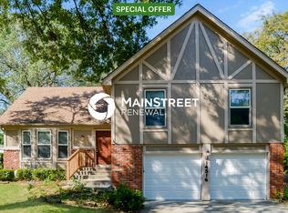 14516 S Village Dr, Olathe, KS 66062