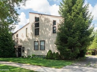 16 Westend Ave, Westmont, IL