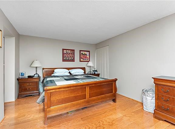2nd image of 2525 Main St APT 201