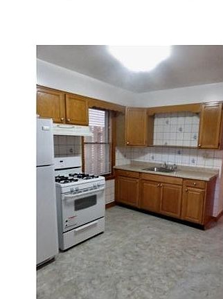 2nd image of 2929 N Talman Ave #Gdn