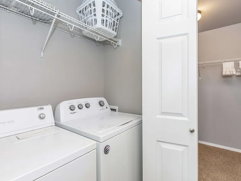 Hawthorn Suites 1 Bed 1 Bath Laundry