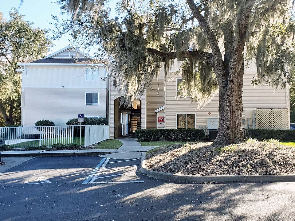 1st image of 3921 SW 34th St APT 112