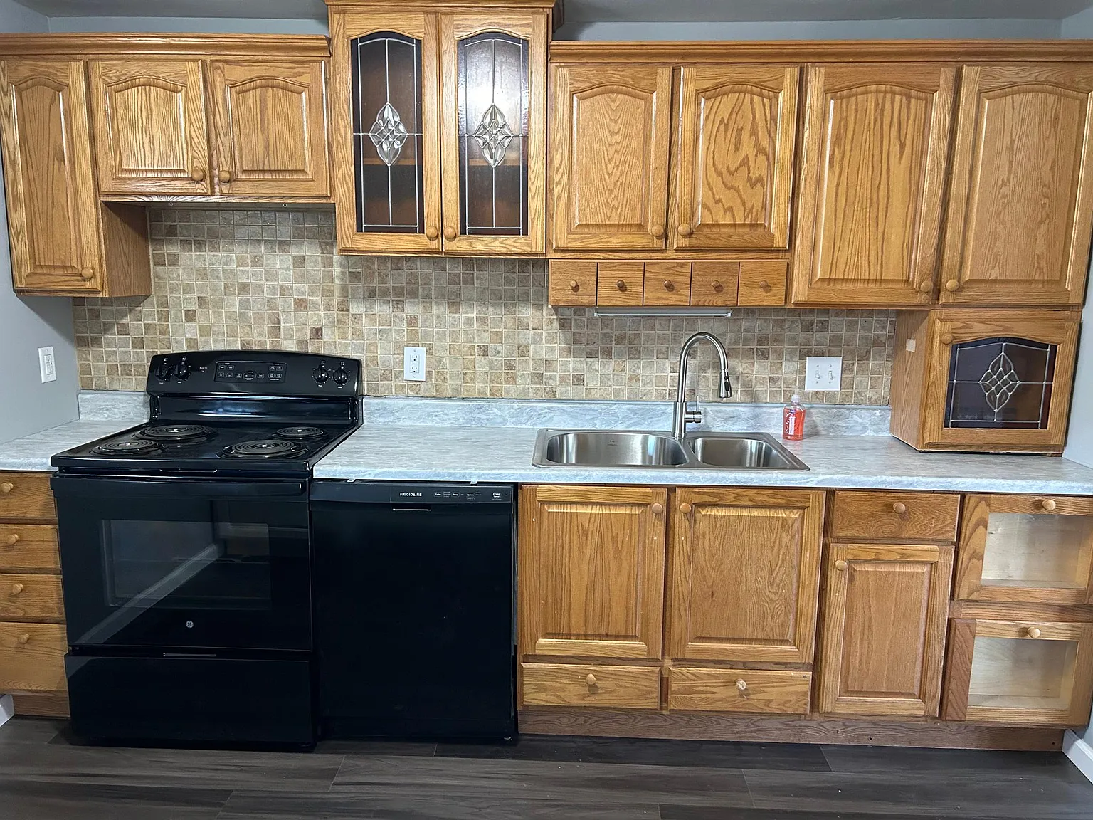 3 bed, 2.5 bath, 1687 sqft, $1,950 — Photo 2
