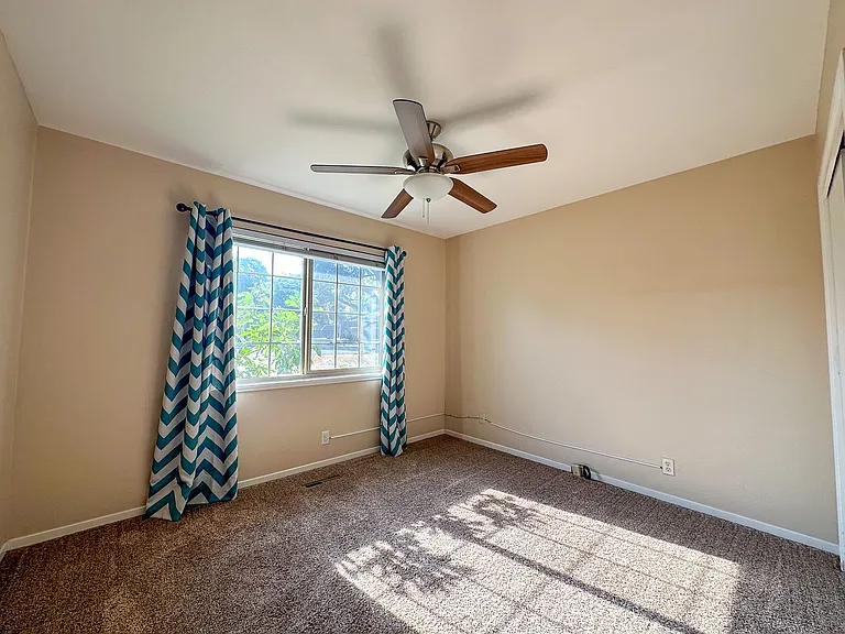 1727 Coralee Dr — Photo 15