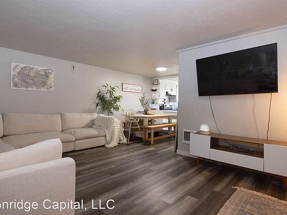 2nd image of 1528 W Irving St APT 11