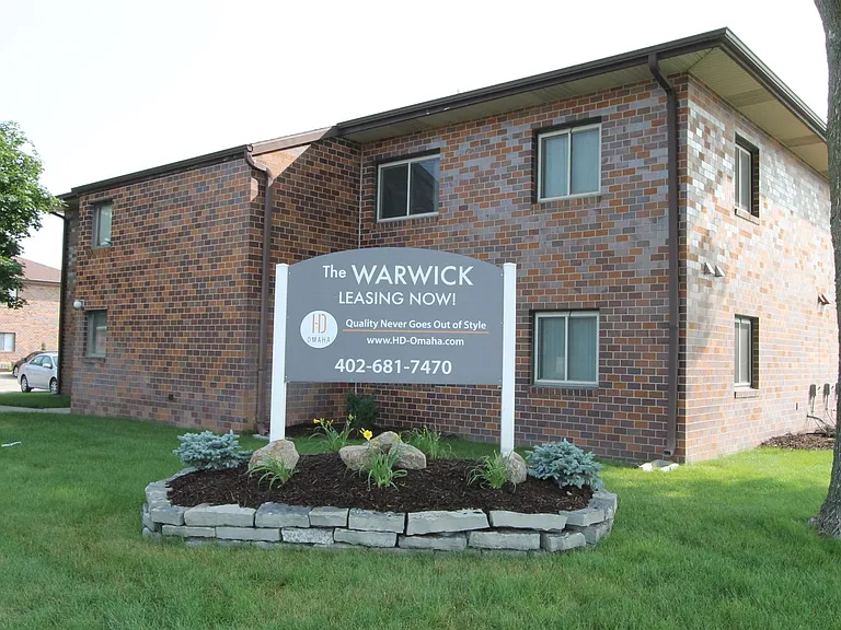 The Warwick of Norfolk. Now leasing updated 1, 2 bedroom apartments and 3 bedroom townhomes! — Photo 49