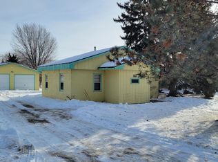 1011 37th St SE, Minot, ND 58701