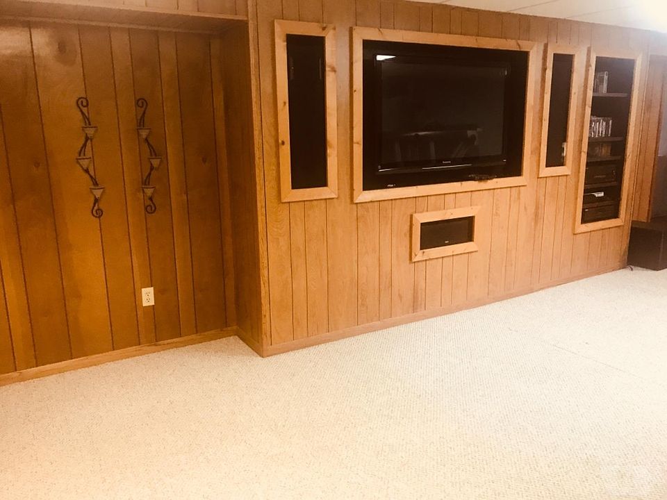 1103 E 2nd St, Vinton, IA 52349 Zillow