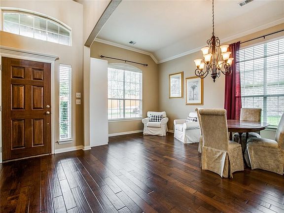 3rd image of 1130 Lake Glen Cir