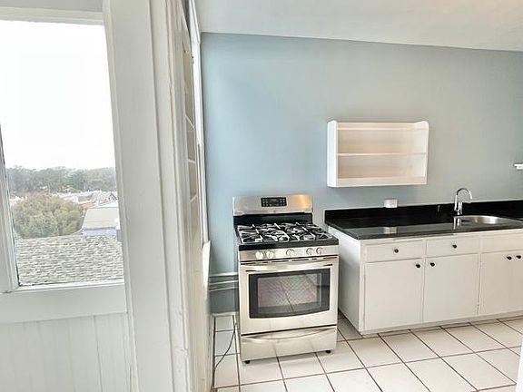 5th image of 498 Carl St APT 6