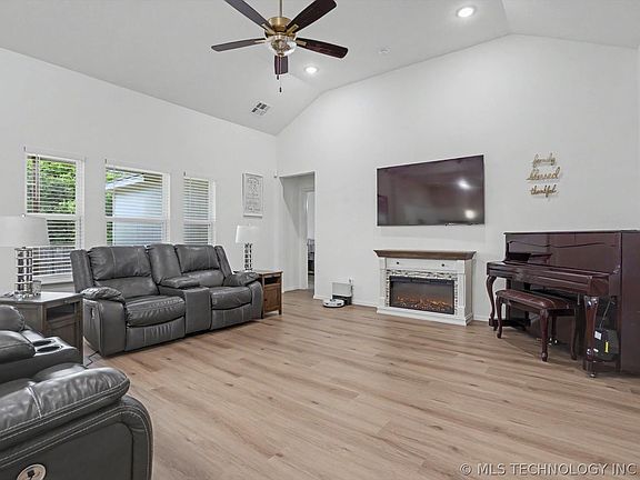 5th image of 13315 S 72nd East Pl