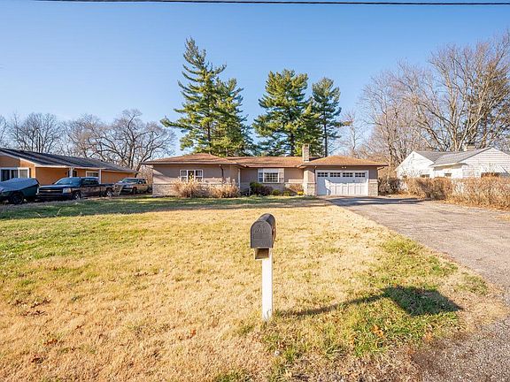 3rd image of 2525 Sunbury Dr