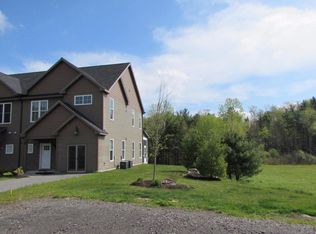 2 Evergreen Trl, Lenox, MA 01240