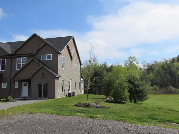 2 Evergreen Trl, Lenox, MA 01240