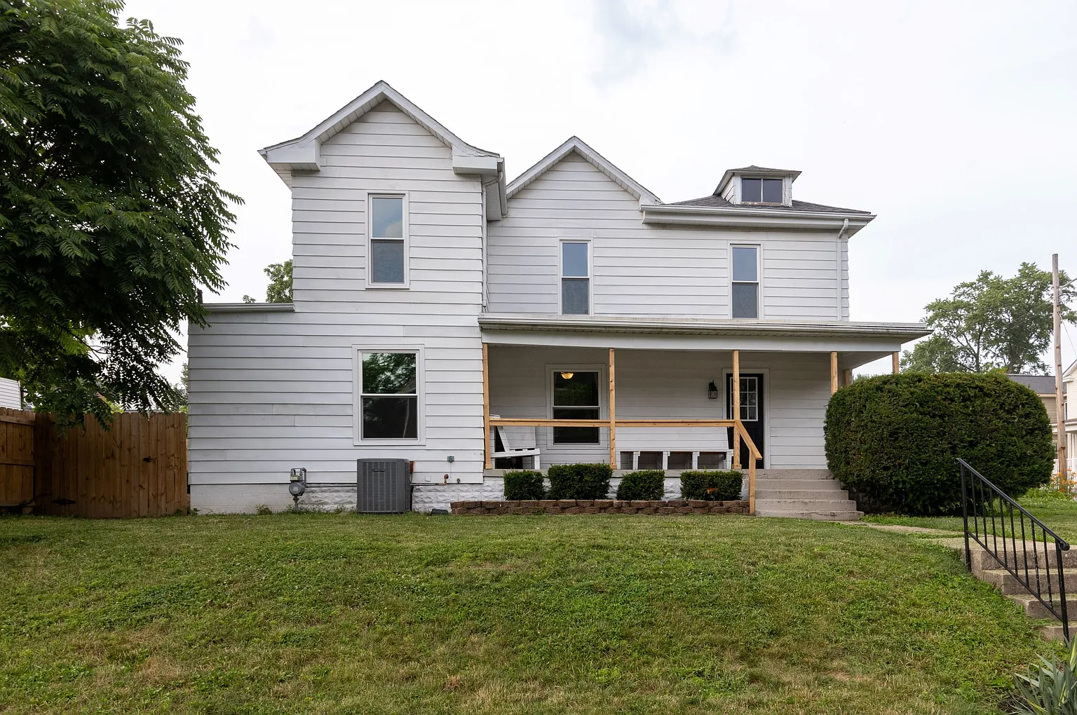 326 E Maynard Ave photo 1