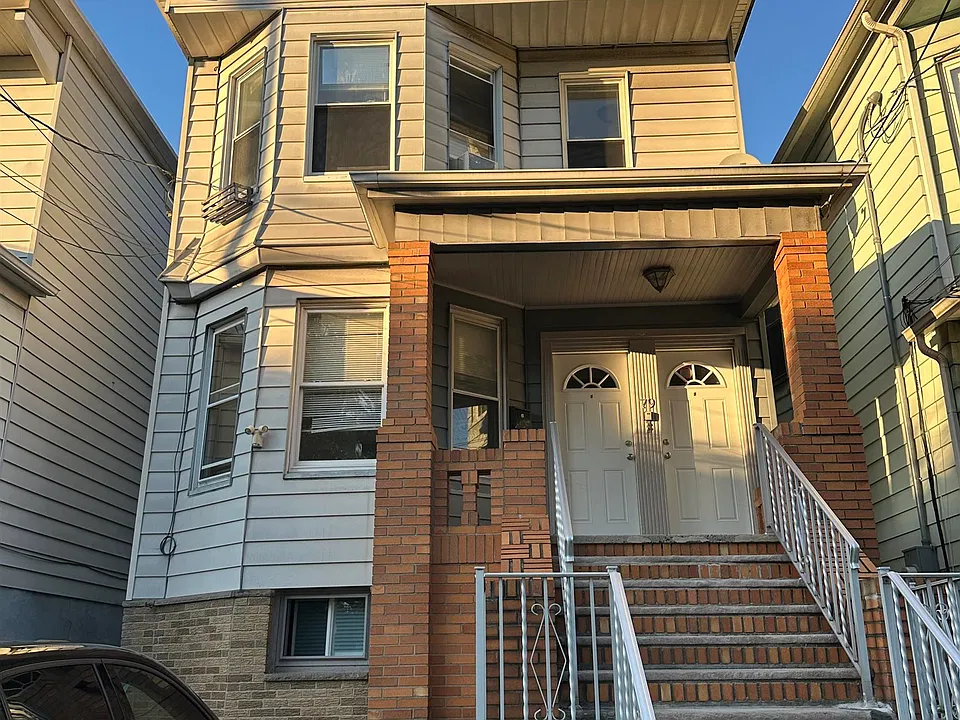 79 W 52nd St #2