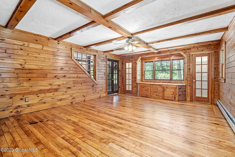 5th image of 130 Eastside Drive