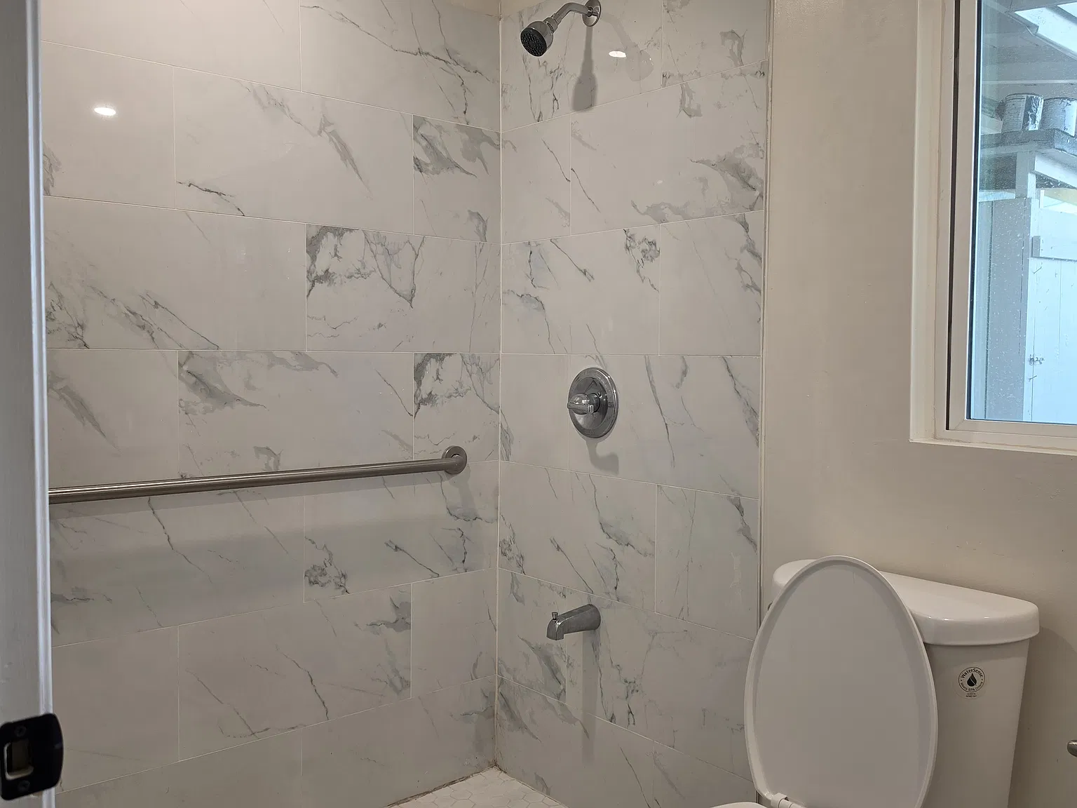 3 bed, 1000 sqft, $3,200 — Photo 3