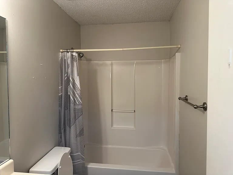 124 River Oaks Dr — Photo 22