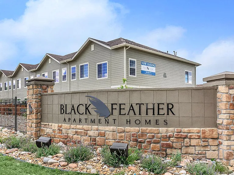 Black Feather Apartment Homes — Photo 31