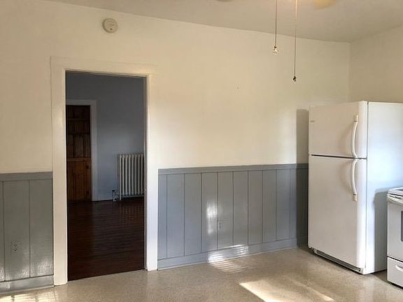 5th image of 209 W Town St #C