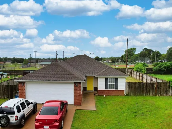 509 Persimmon St SW, Gravette, AR 72736