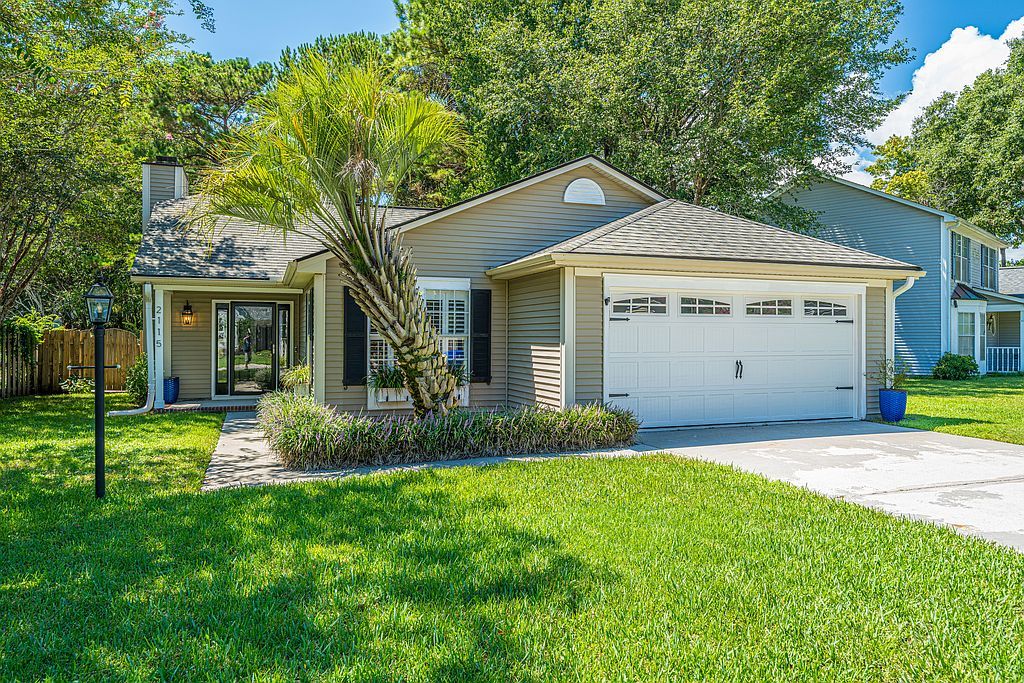 2115 Presidio Dr - Property Image