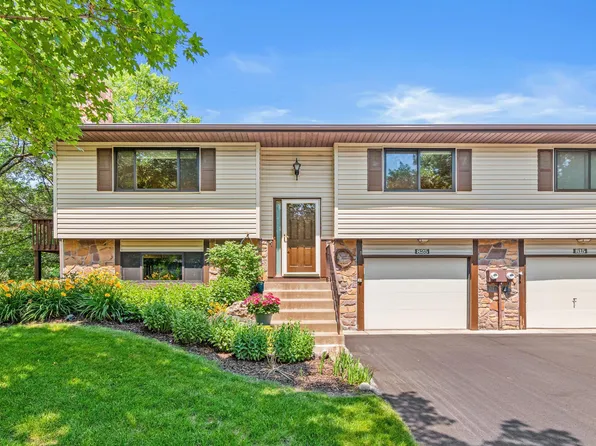 825 Martha Lake Ct, Shoreview, MN 55126