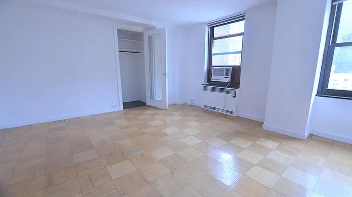 Rented by Manhattan Realty Group | media 14