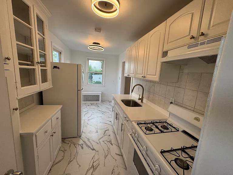 12 Alexander Pl #2 — Photo 5