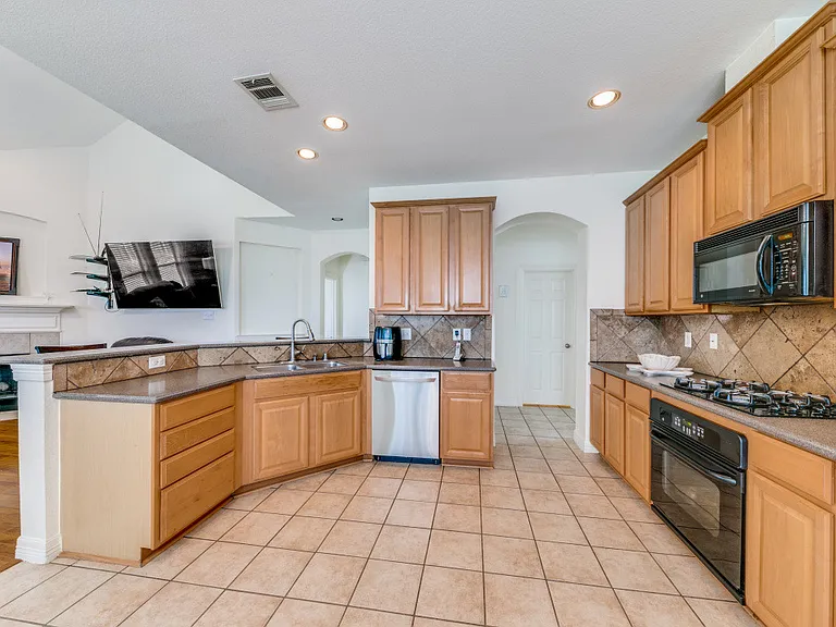 4605 Tina Dr — Photo 6
