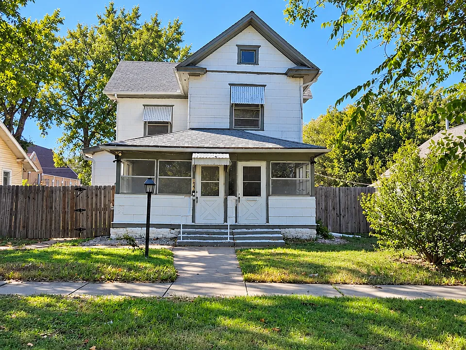 1647 S Main St #1