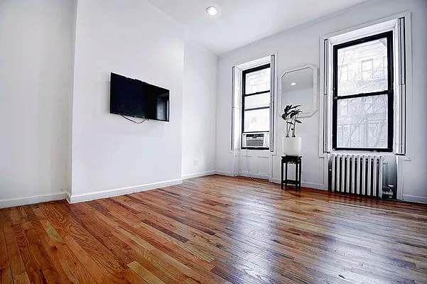 Rented by Urbane Brokerage | media 19