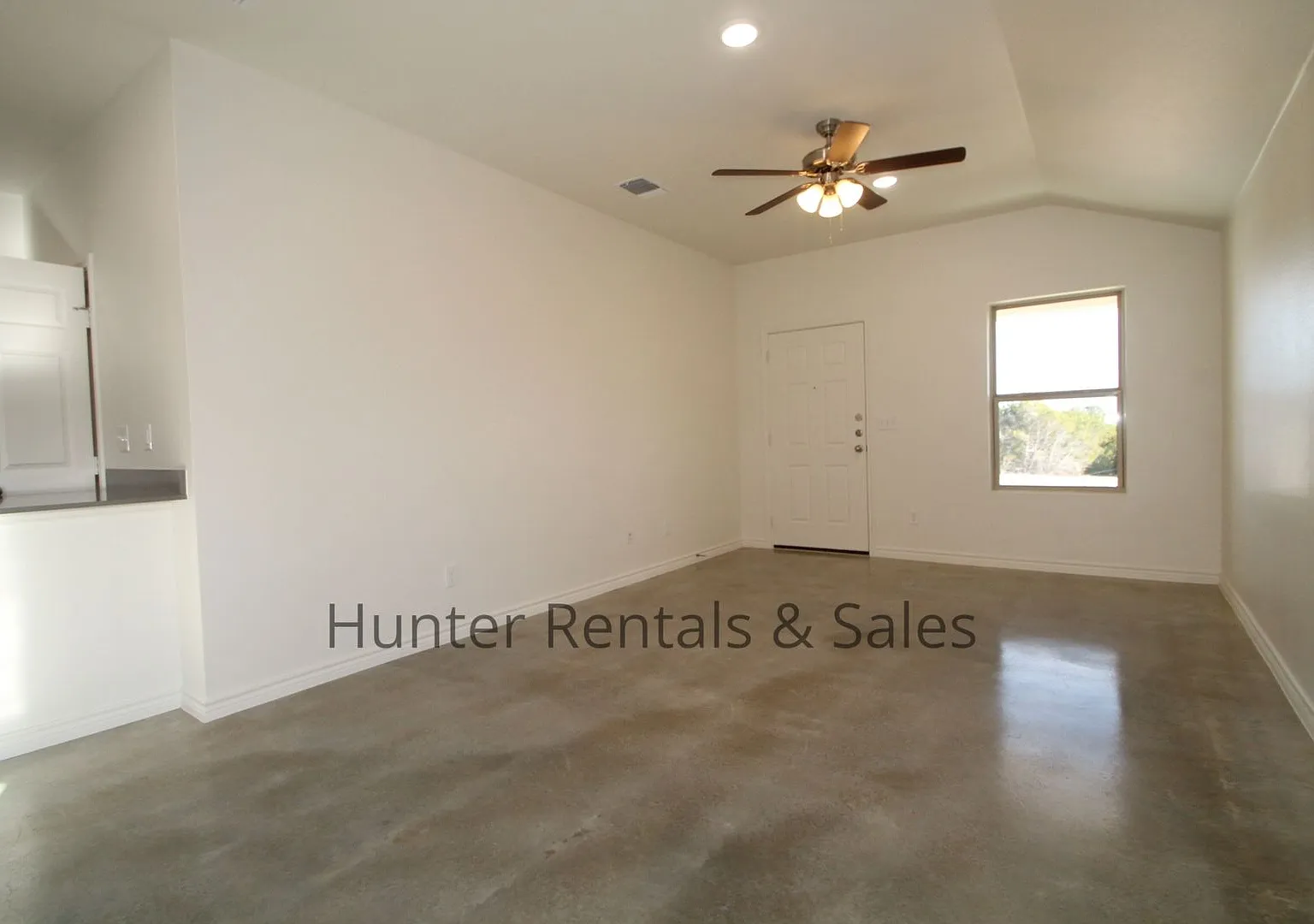 Exceptional 3 Bedroom Heights Duplex — Photo 4