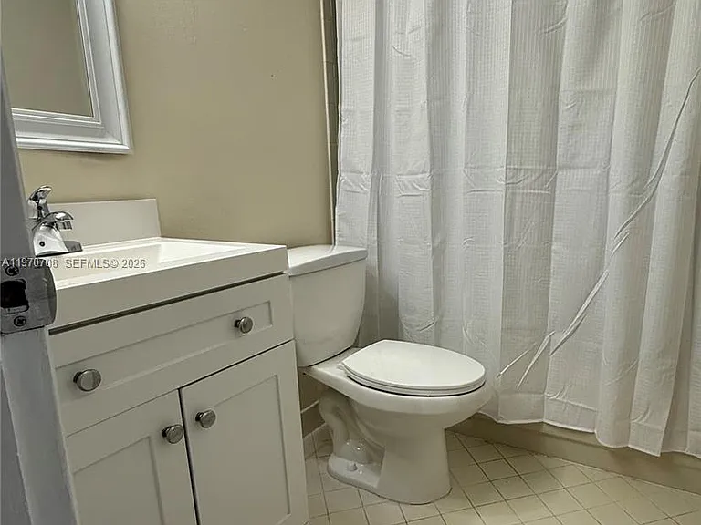 201 Lake Pointe Dr #202 — Photo 8