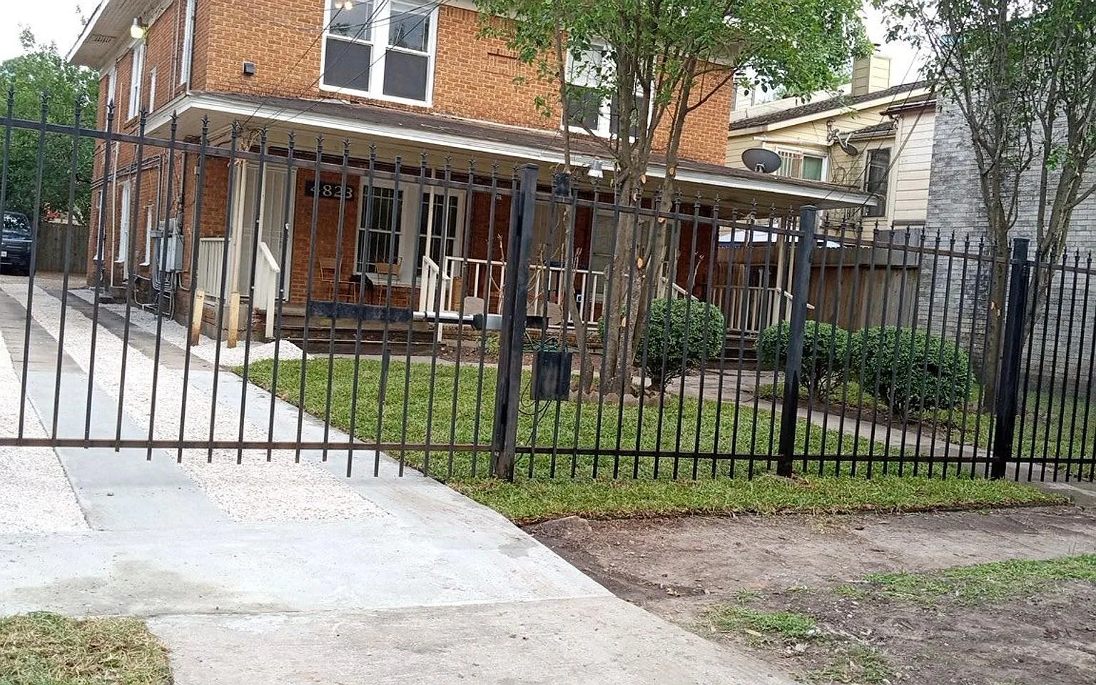 4823 Jackson — Photo 2