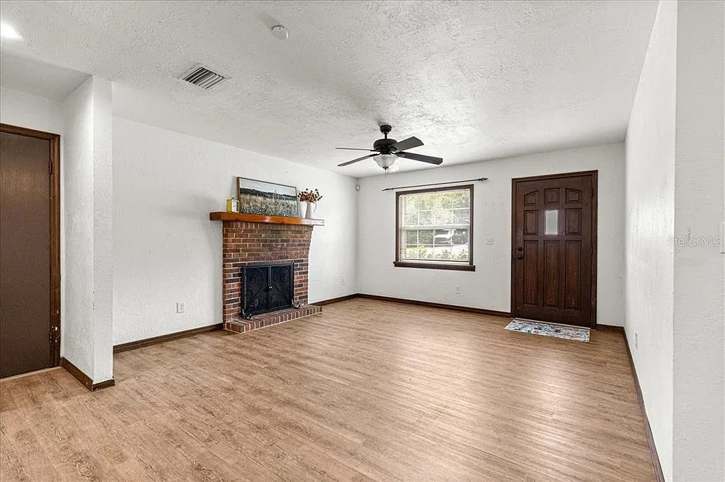 2 bed, 2.0 bath, 924 sqft, $1,600 — Photo 3